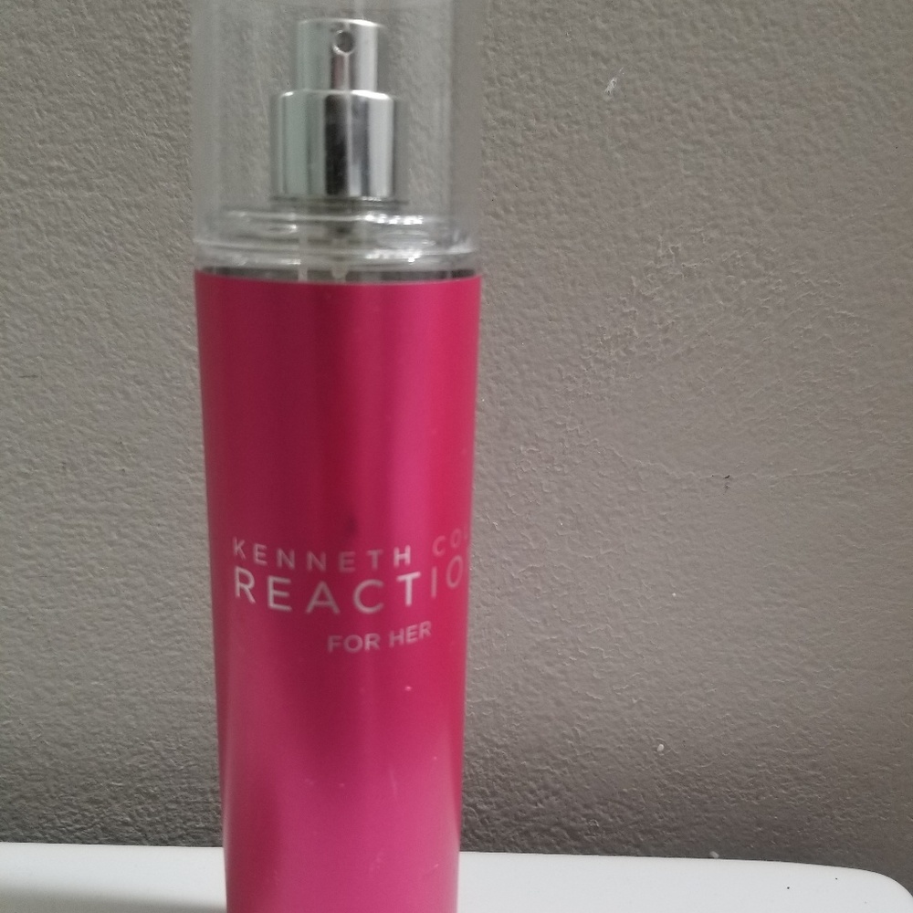 Kenneth Cole Reaction for her body mist 8 oz